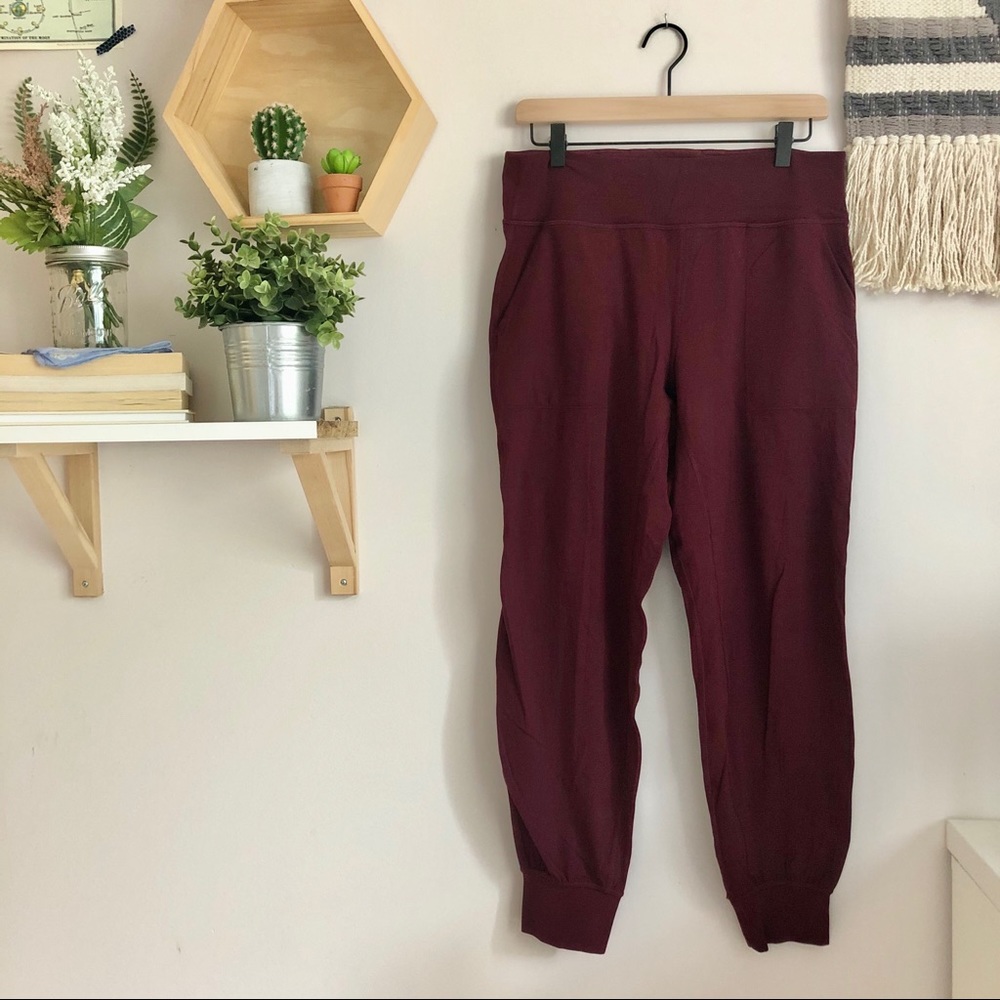 Lululemon Align Joggers 25” in Garnet